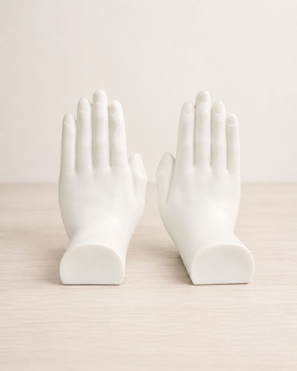 Danya B. NY8003 Contemporary Book Shelf Decor - Helping Hands Bookend Set